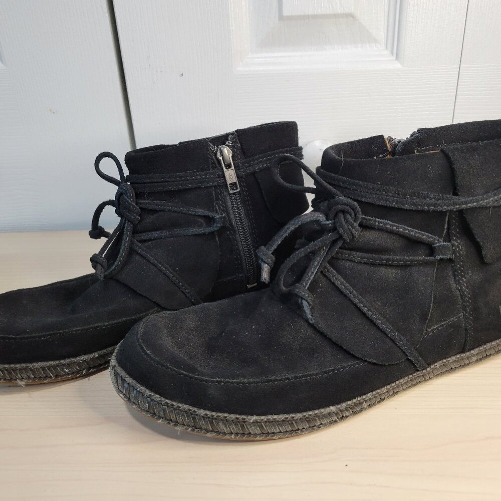 UGG Women’s Reid Ankle Moccasin Black Booties w/ Wrap-Around Laces sz 9 EUC